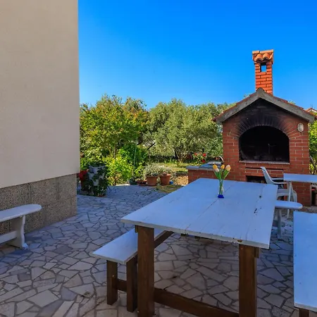 Anica Apartment